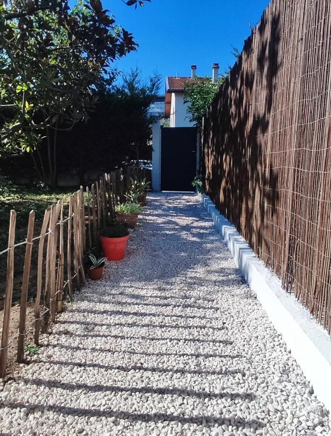 Superbe appartement avec jacuzzi avec jardin privé Lyon Exterior foto